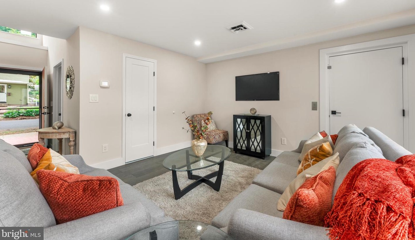 152 Liberty St, Upper Makefield PA 18940-2023 exterior