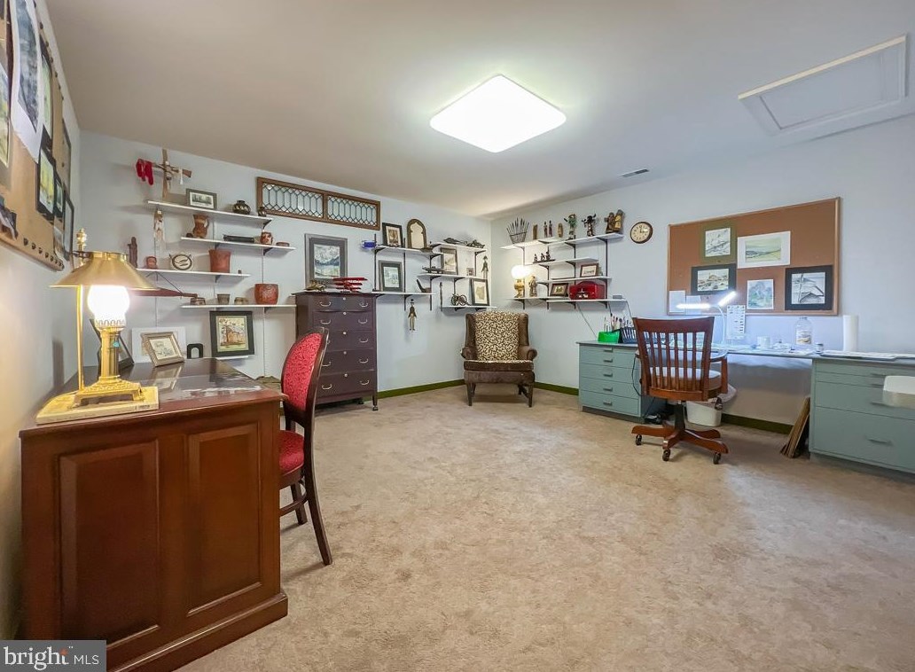 284 Willow Dr, Upper Makefield PA 18940-2453 exterior