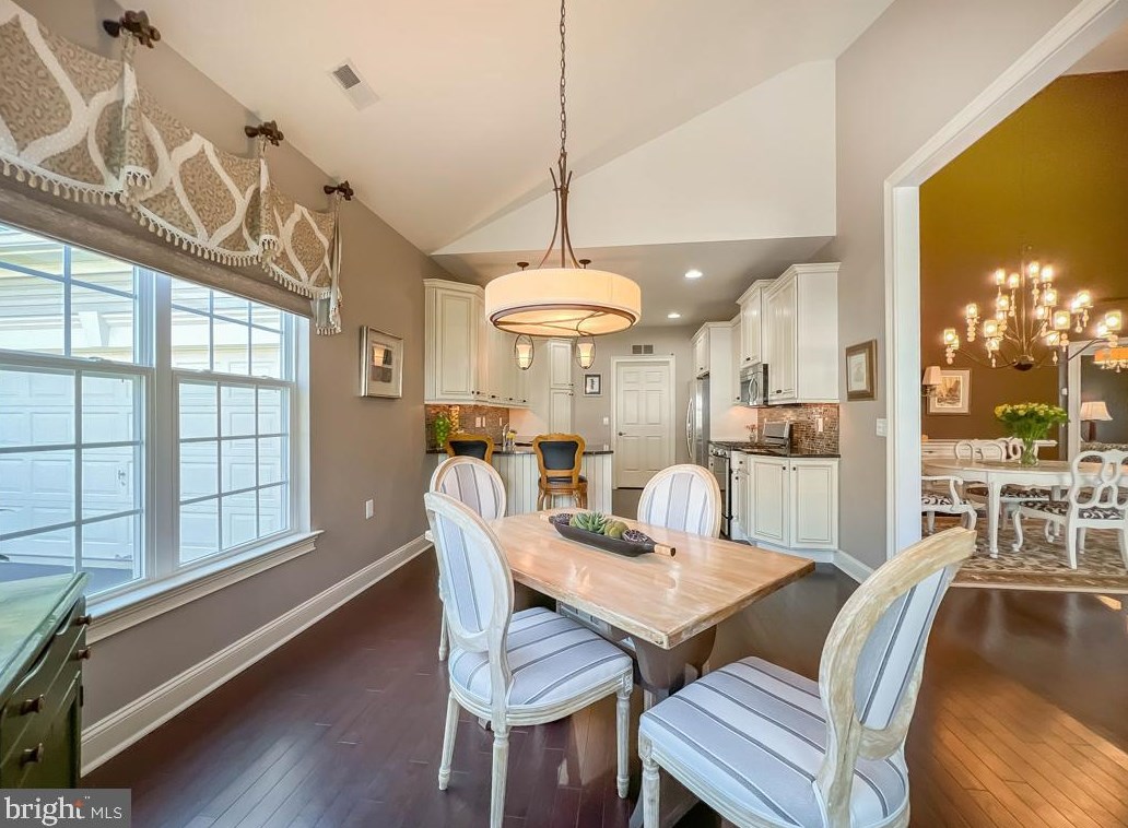 284 Willow Dr, Upper Makefield PA 18940-2453 exterior