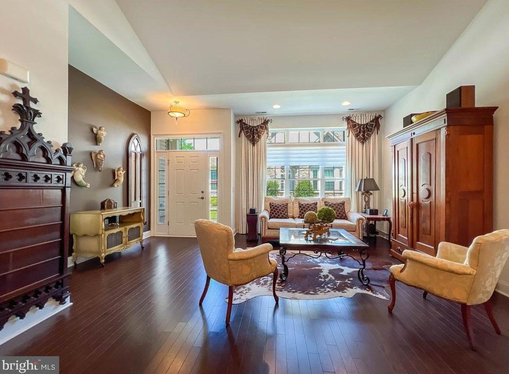 284 Willow Dr, Upper Makefield PA 18940-2453 exterior