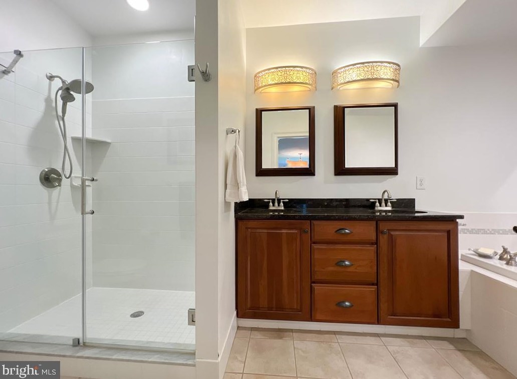 284 Willow Dr, Upper Makefield PA 18940-2453 exterior