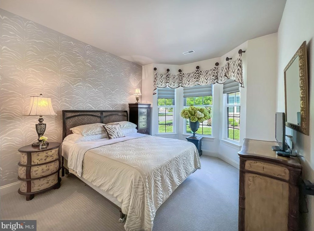 284 Willow Dr, Upper Makefield PA 18940-2453 exterior