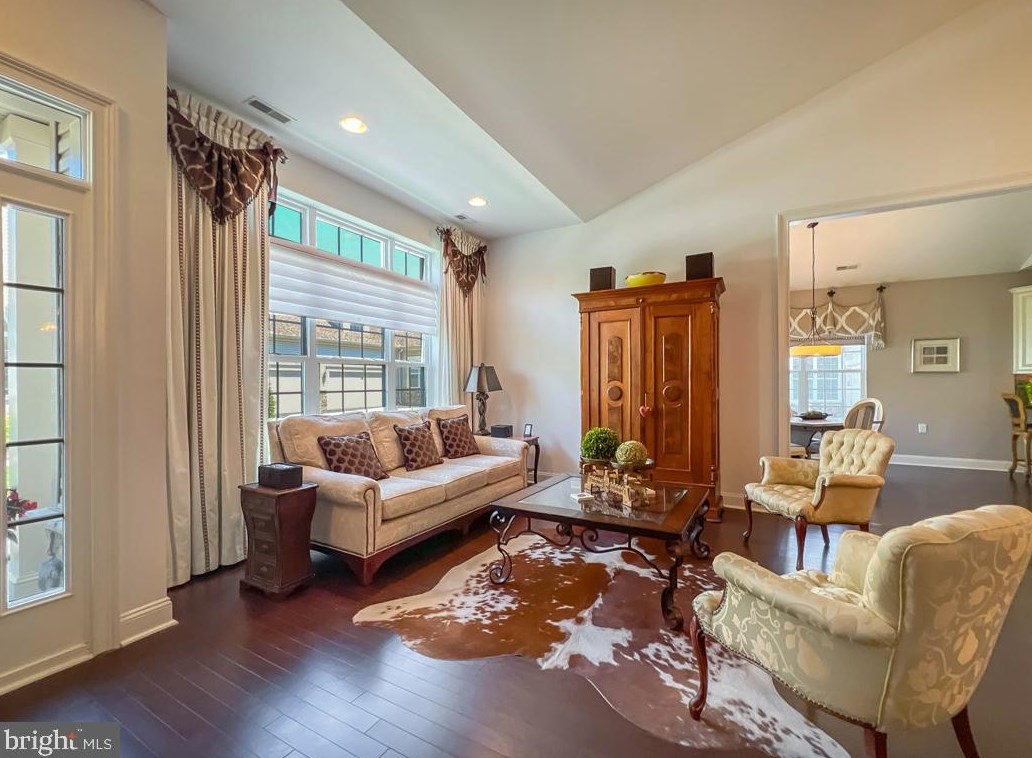 284 Willow Dr, Upper Makefield PA 18940-2453 exterior