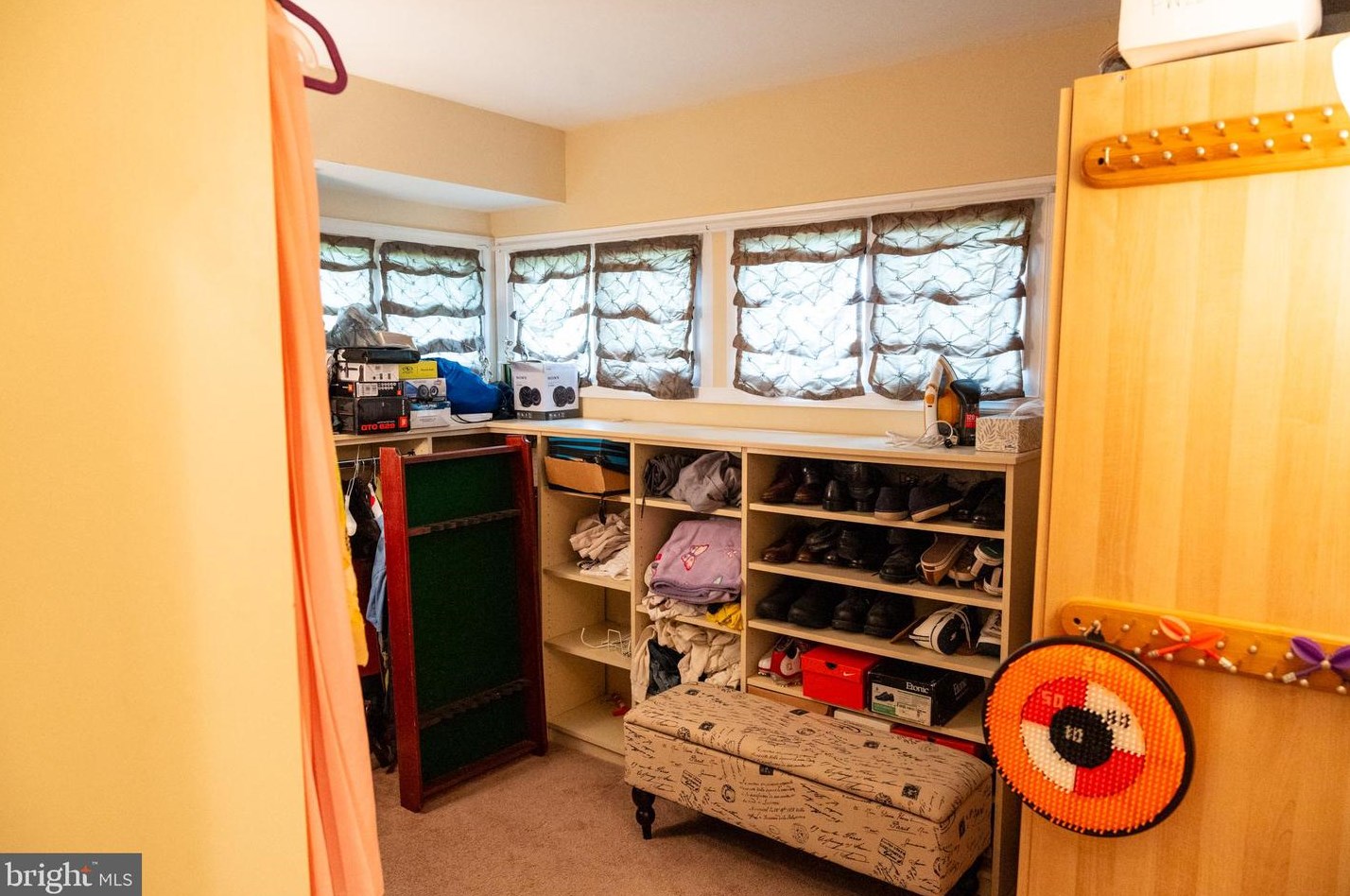 43 Camellia Rd, Levittown PA 19057-1742 exterior