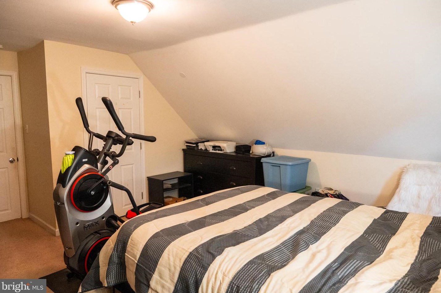 43 Camellia Rd, Levittown PA 19057-1742 exterior