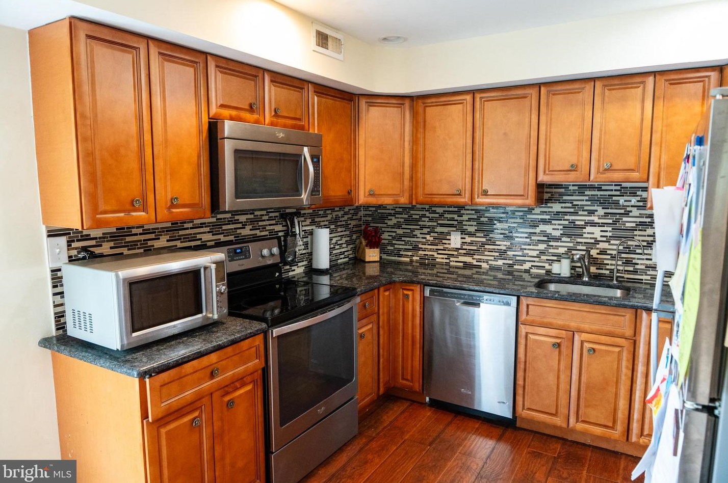 43 Camellia Rd, Levittown PA 19057-1742 exterior