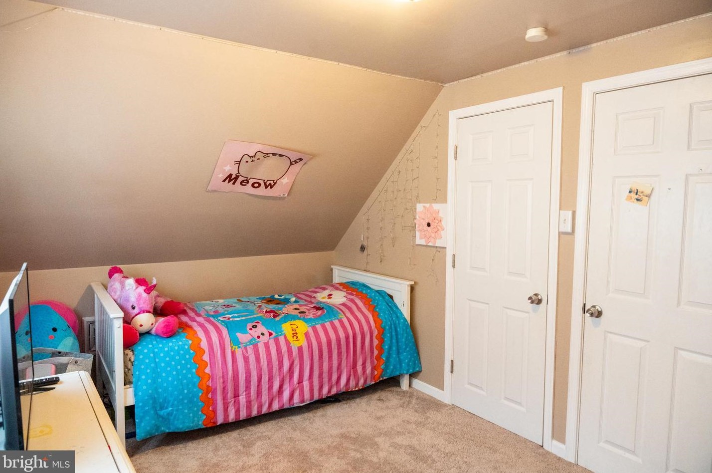 43 Camellia Rd, Levittown PA 19057-1742 exterior