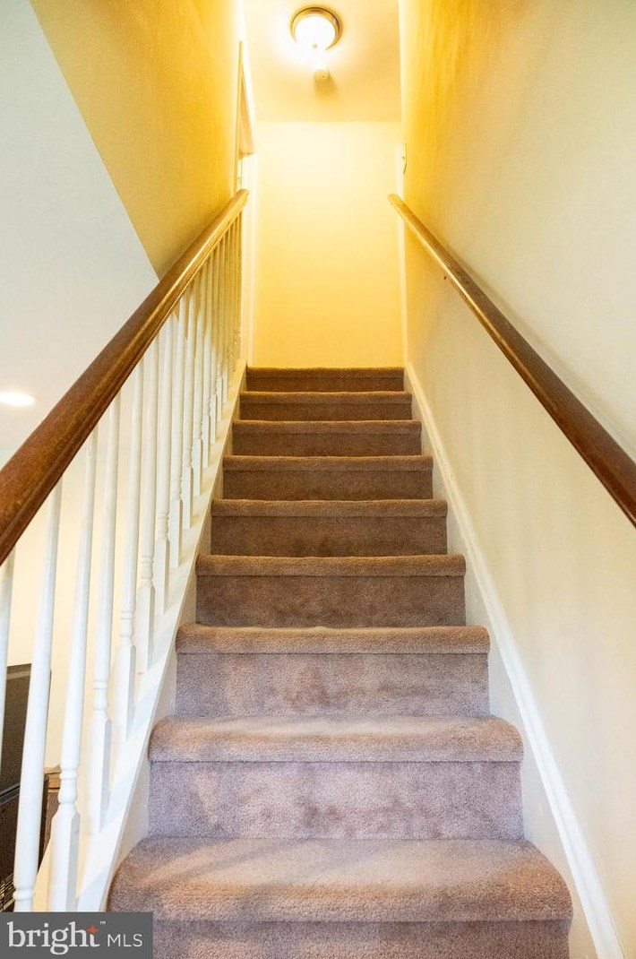 43 Camellia Rd, Levittown PA 19057-1742 exterior