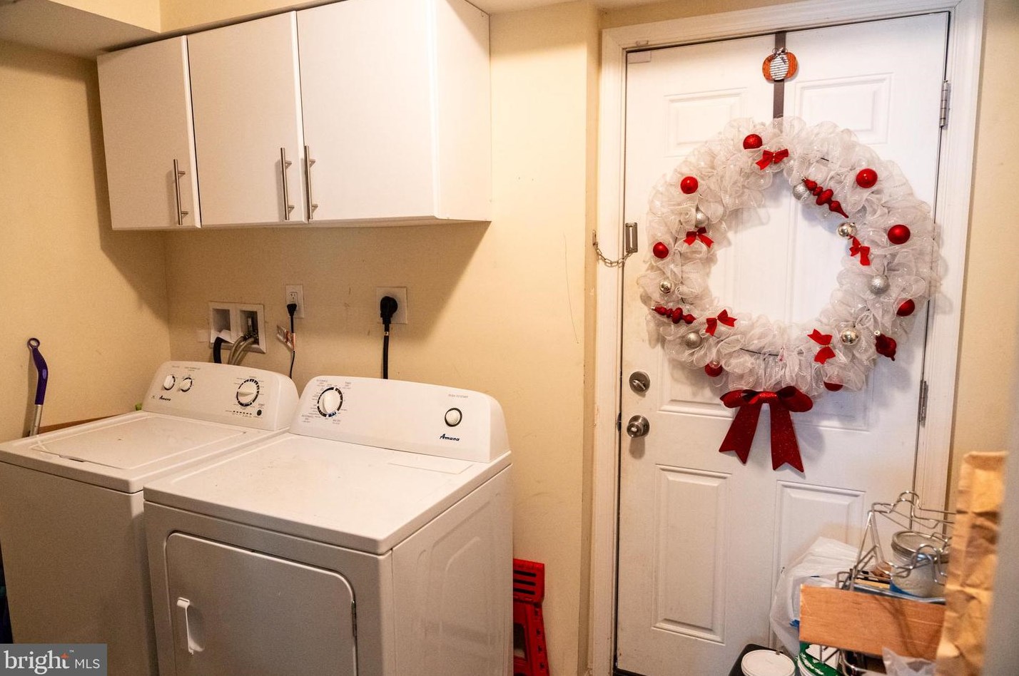 43 Camellia Rd, Levittown PA 19057-1742 exterior