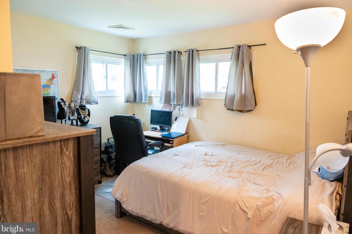 43 Camellia Rd, Levittown PA 19057-1742 exterior