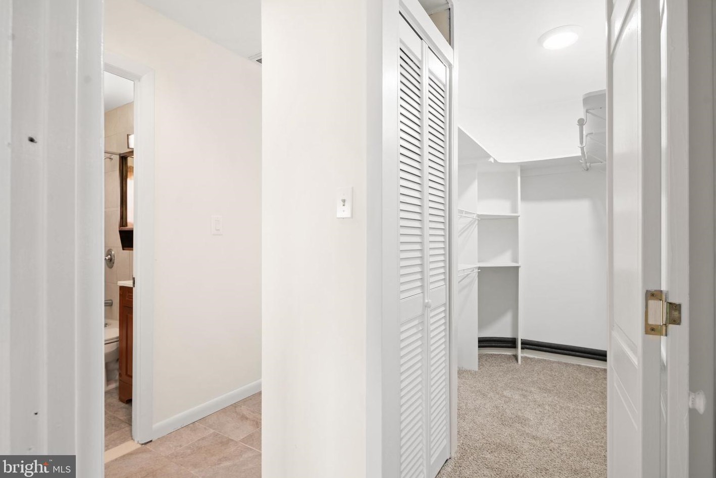 3 Pleasant Ln, Levittown PA  19054-3711 exterior