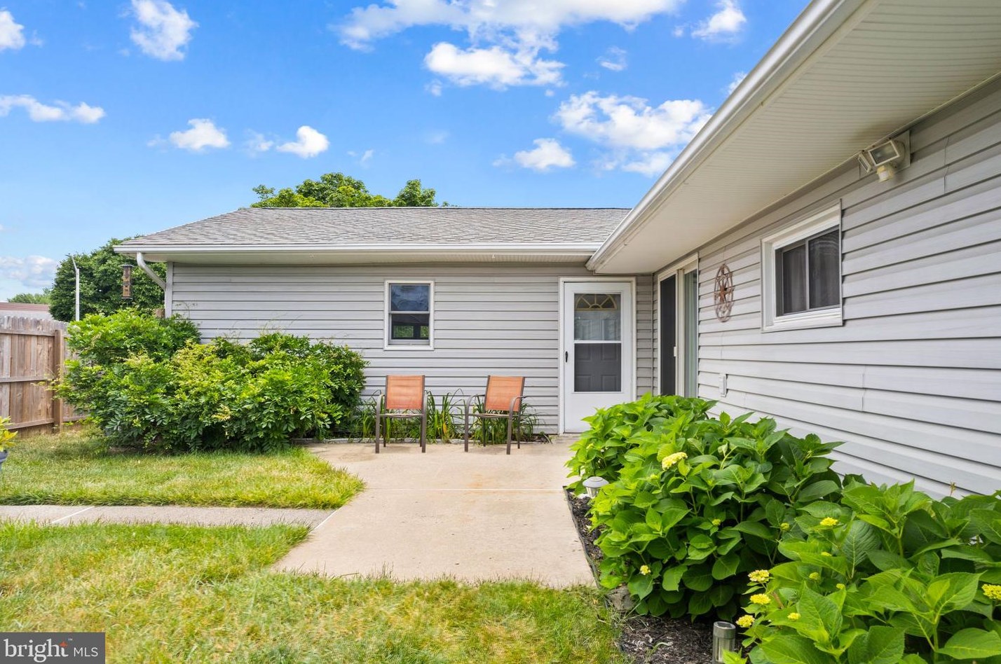 3 Pleasant Ln, Levittown PA  19054-3711 exterior