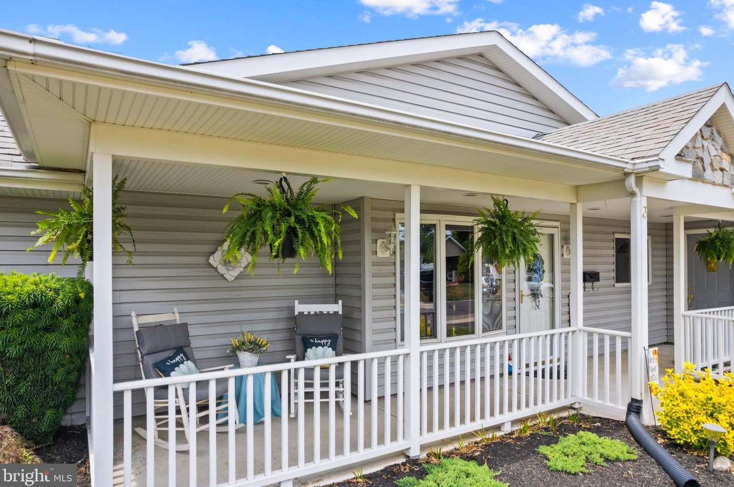 3 Pleasant Ln, Levittown PA  19054-3710 exterior