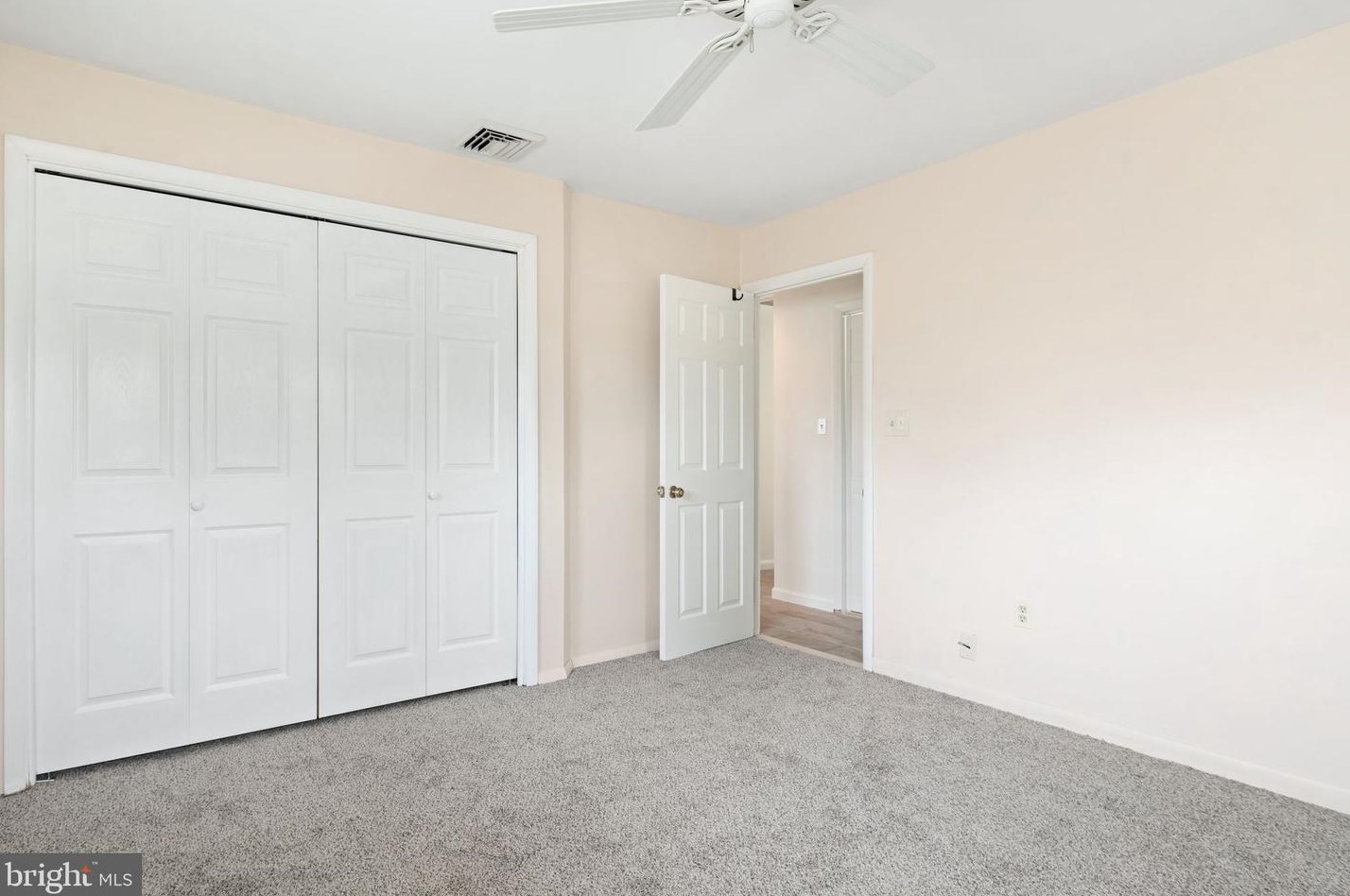 3 Pleasant Ln, Levittown PA  19054-3711 exterior