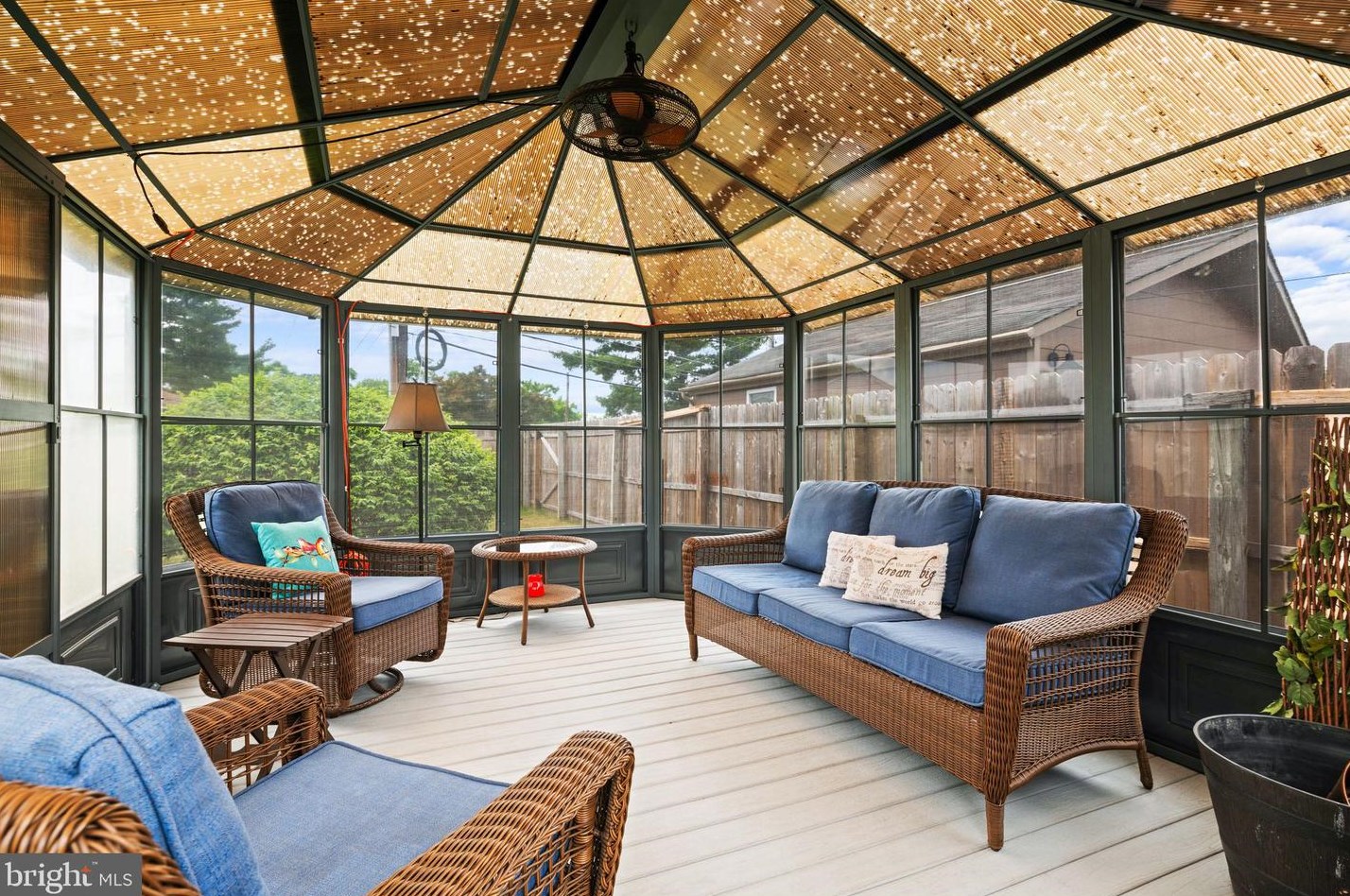 3 Pleasant Ln, Levittown PA  19054-3711 exterior