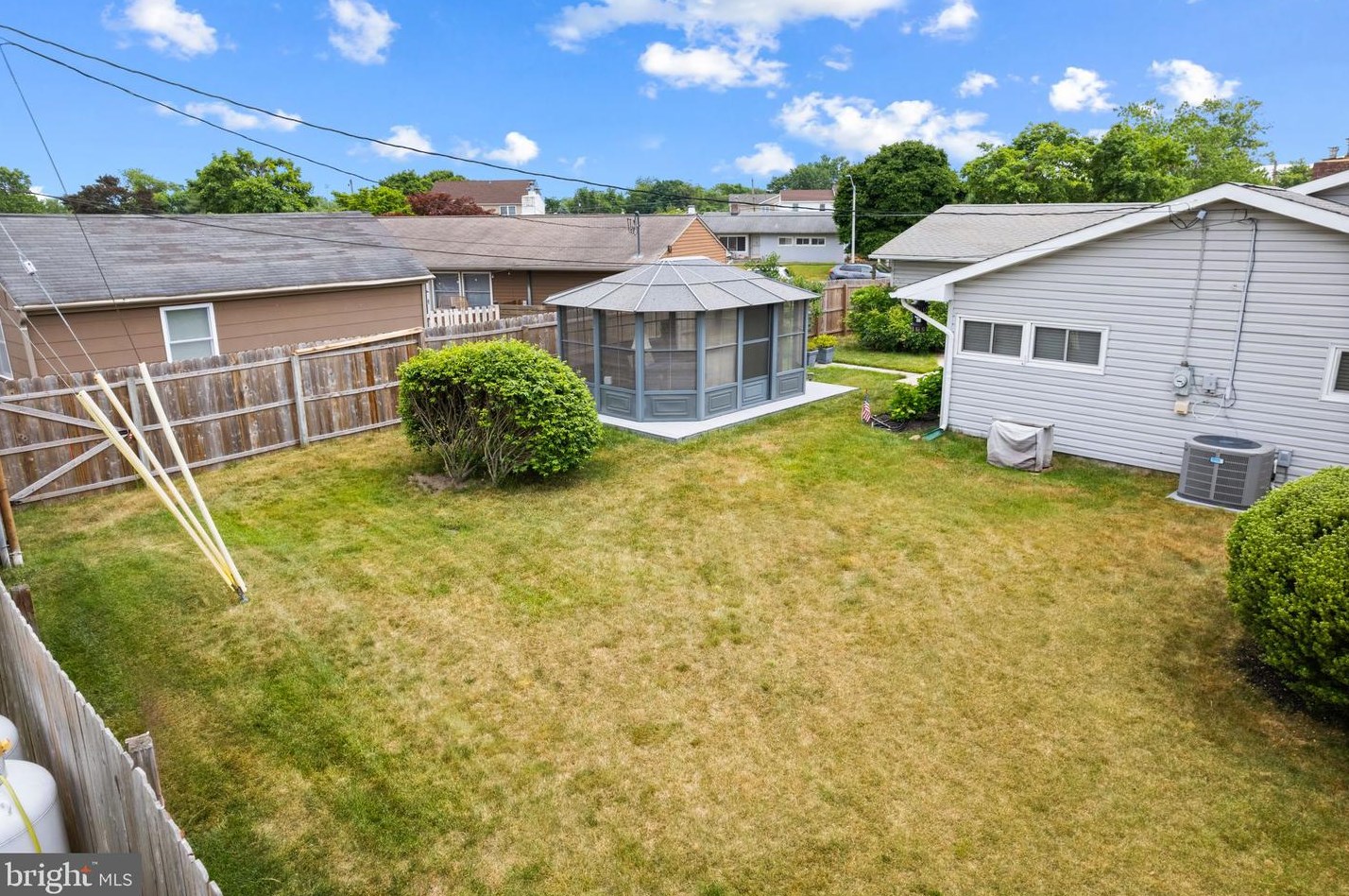 3 Pleasant Ln, Levittown PA  19054-3711 exterior