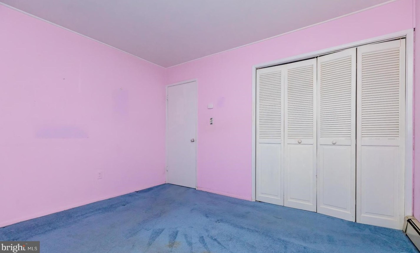 12 Vase Ln, Levittown PA 19054-1203 exterior