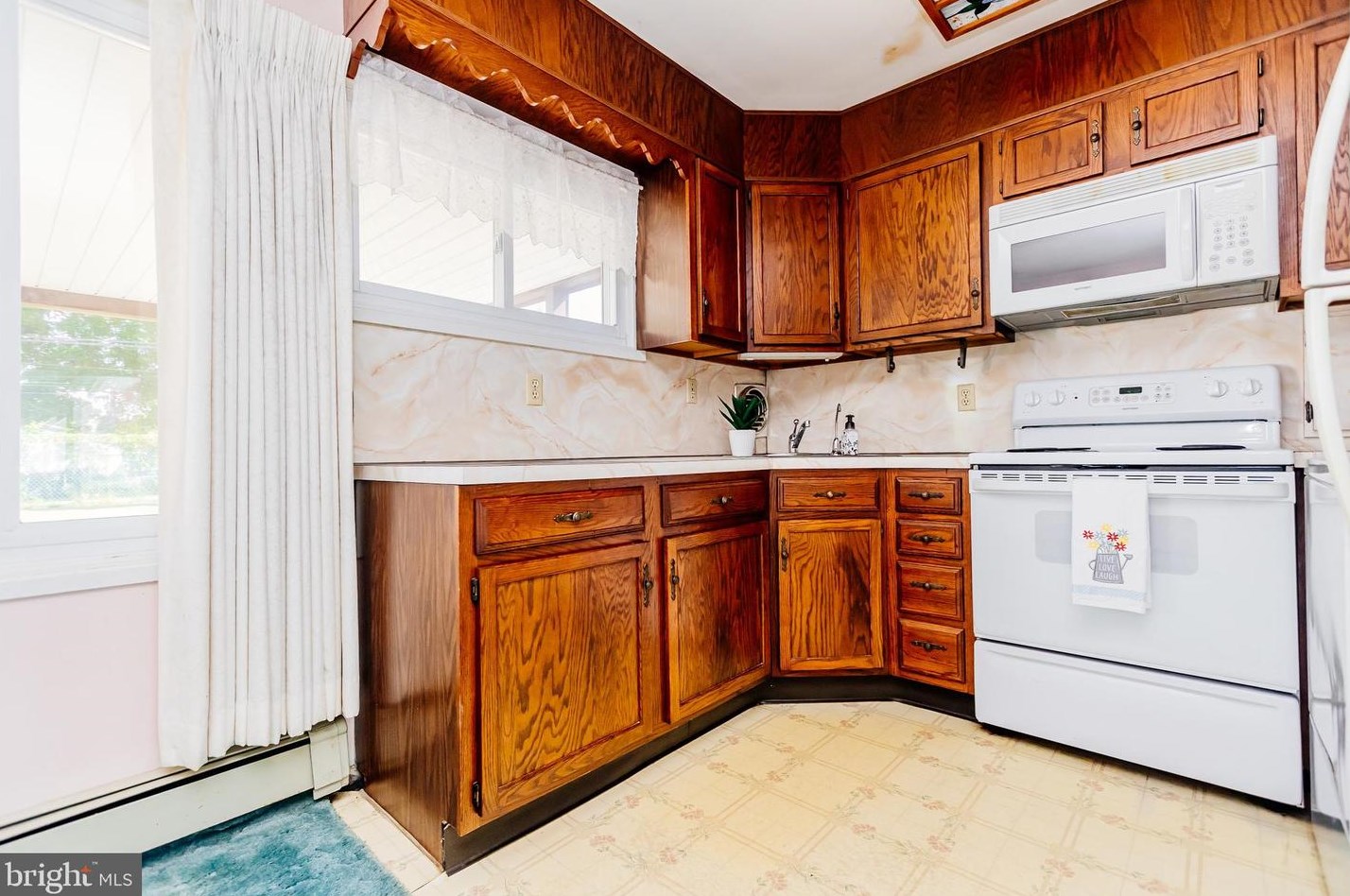 12 Vase Ln, Levittown PA 19054-1203 exterior