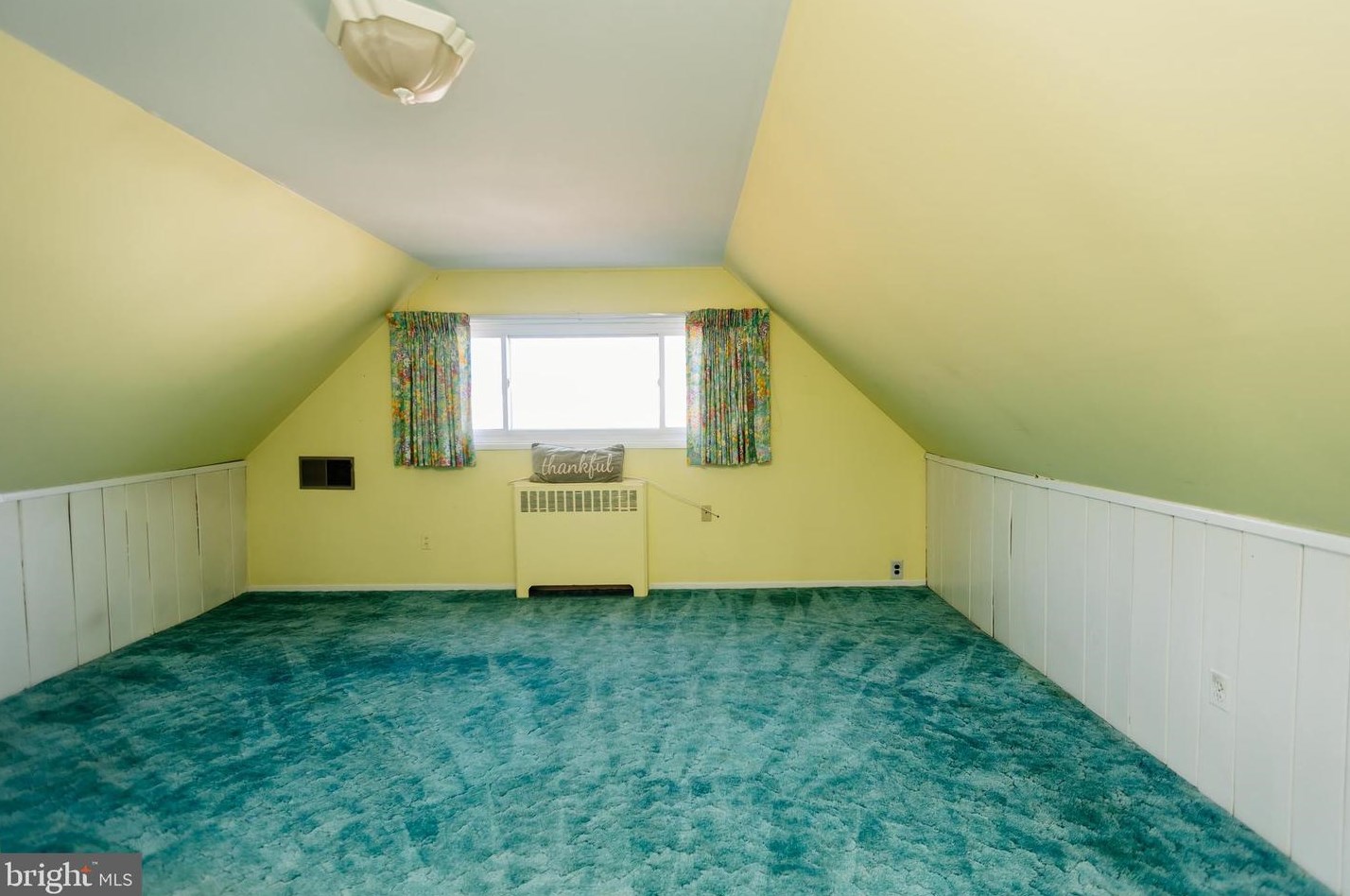 12 Vase Ln, Levittown PA 19054-1203 exterior