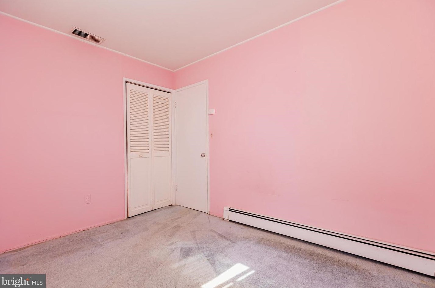 12 Vase Ln, Levittown PA 19054-1203 exterior