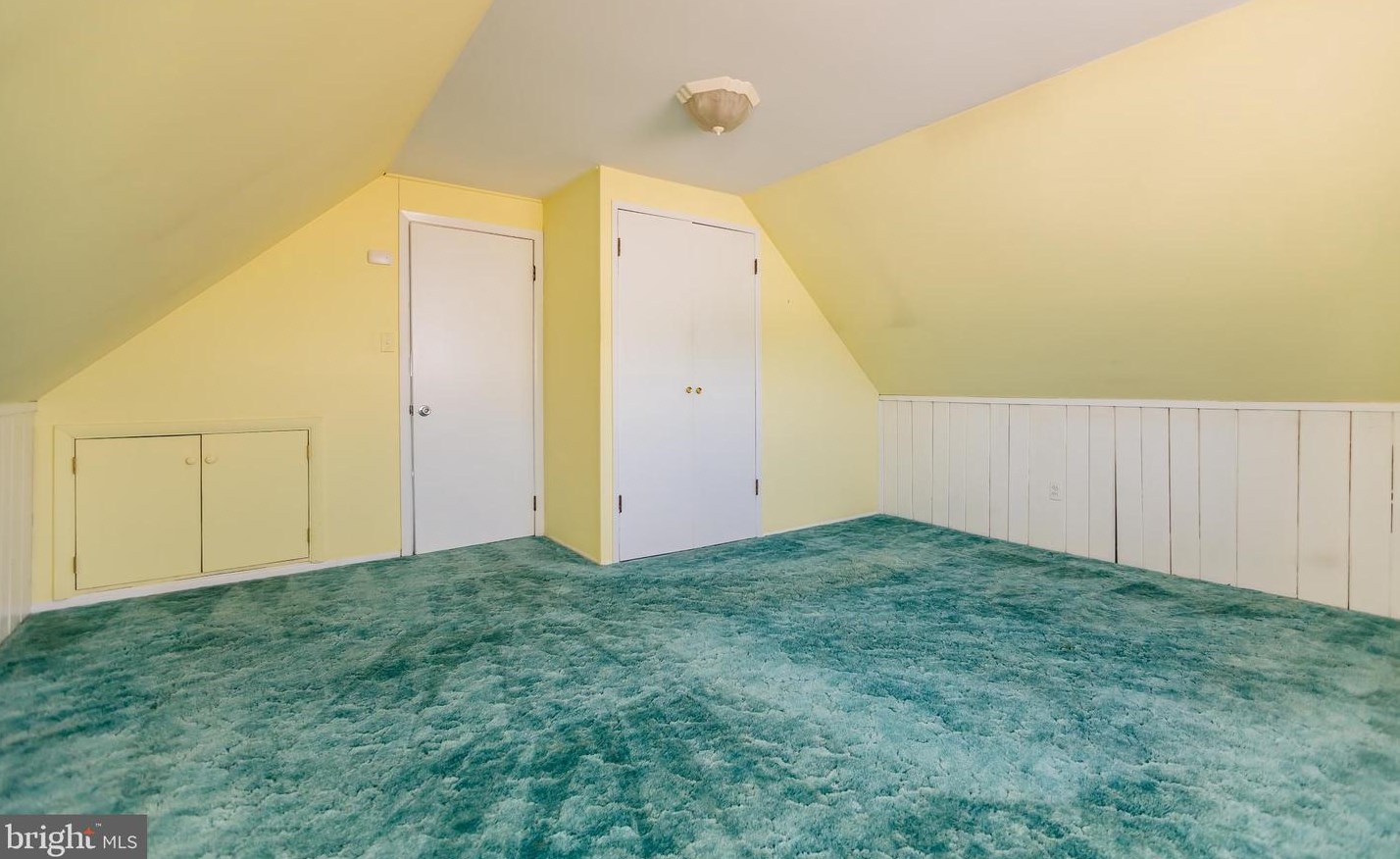 12 Vase Ln, Levittown PA 19054-1203 exterior