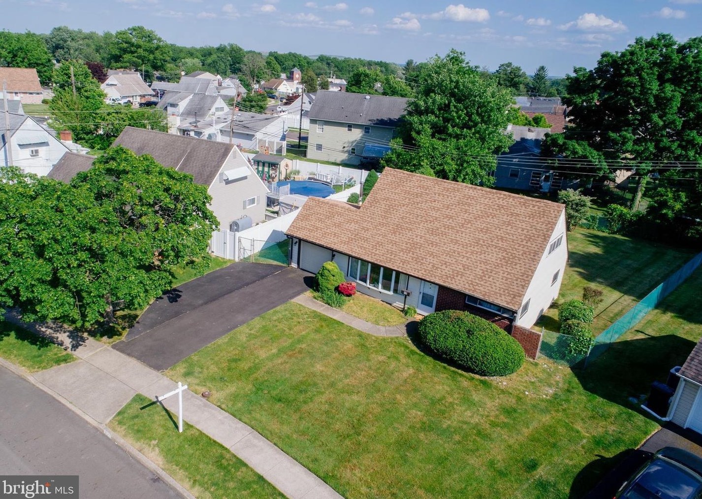 12 Vase Ln, Levittown PA 19054-1203 exterior