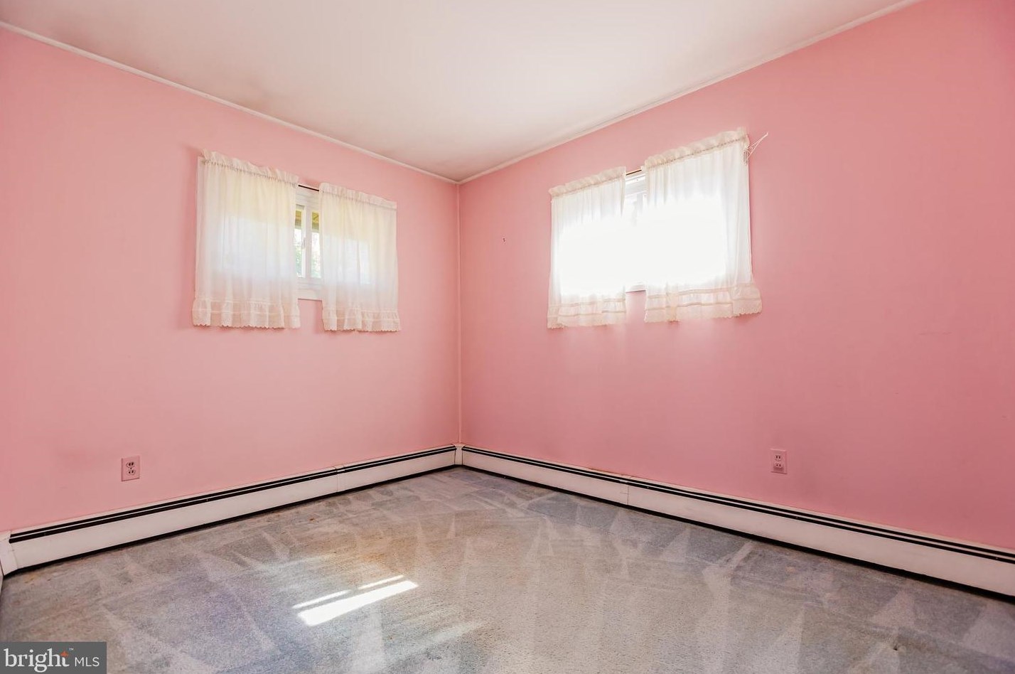 12 Vase Ln, Levittown PA 19054-1203 exterior