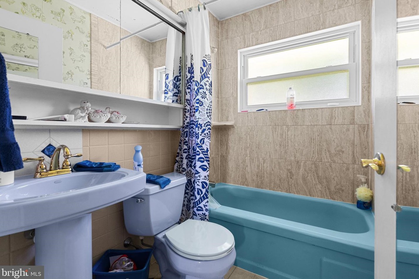 23 Tinsel Rd, Levittown PA 19056-1563 exterior