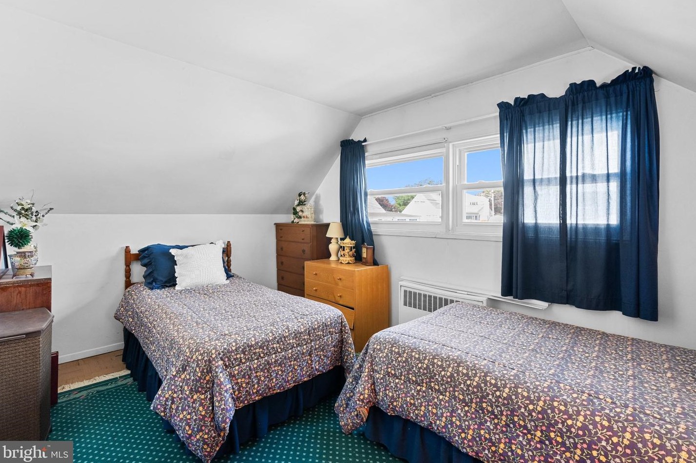 23 Tinsel Rd, Levittown PA 19056-1563 exterior