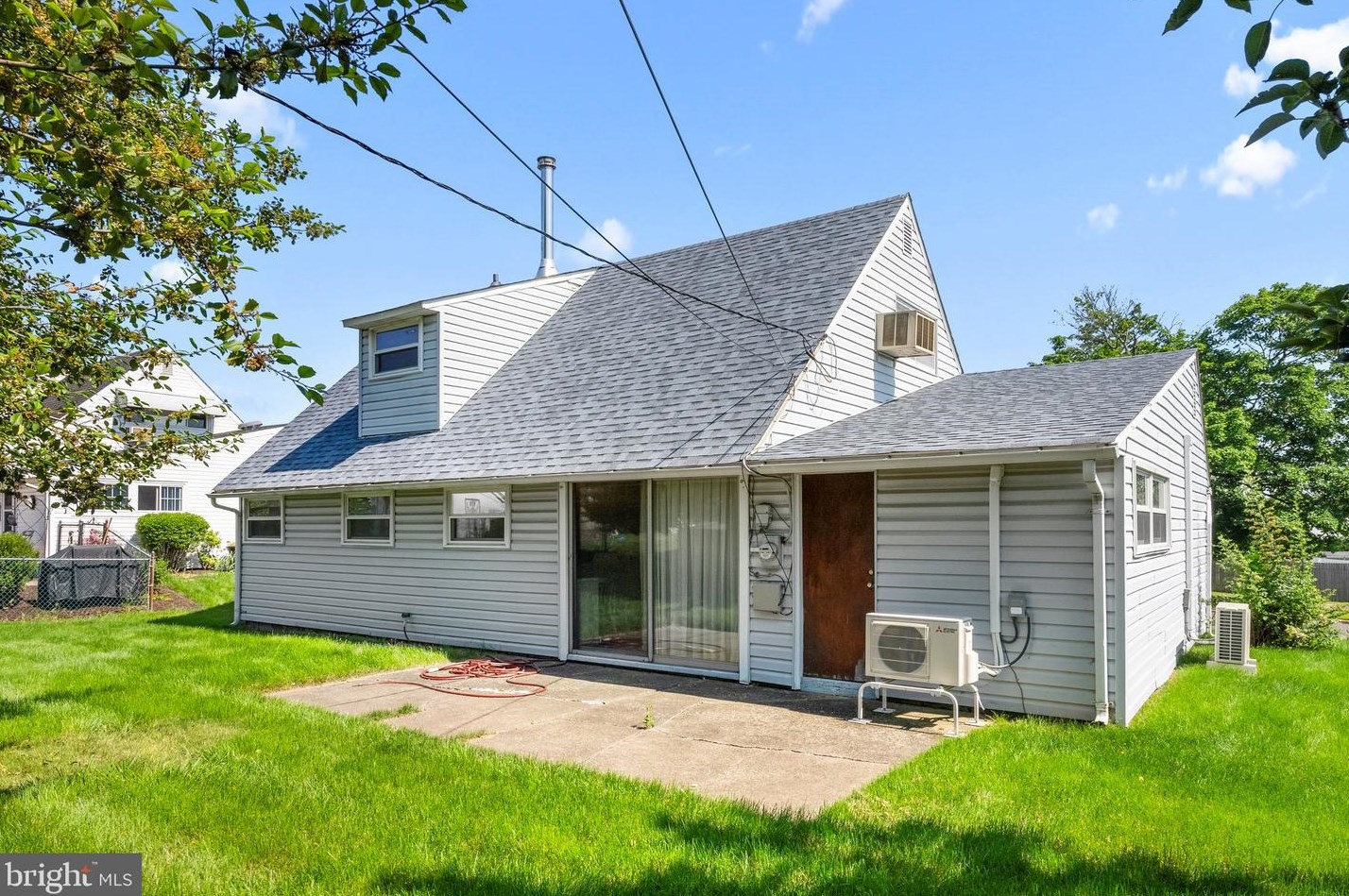 23 Tinsel Rd, Levittown PA 19056-1563 exterior