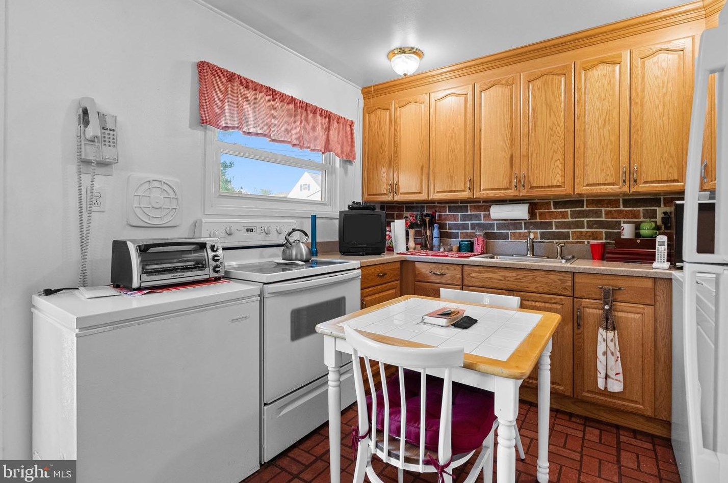 23 Tinsel Rd, Levittown PA 19056-1563 exterior