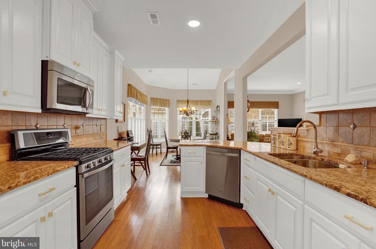 264 Willow Dr, Upper Makefield PA 18940-2447 exterior