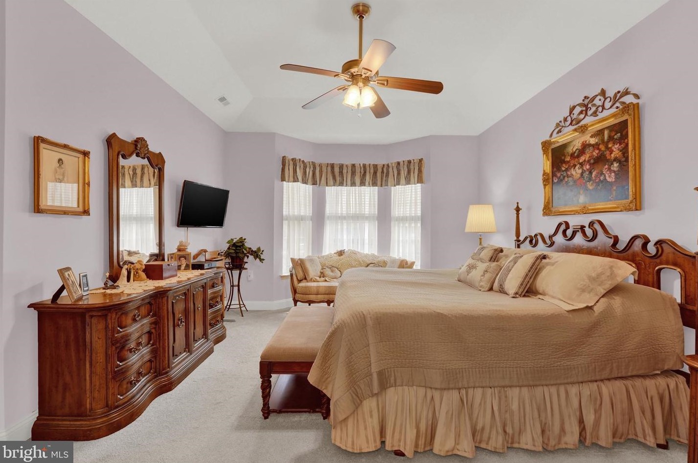 264 Willow Dr, Upper Makefield PA 18940-2447 exterior