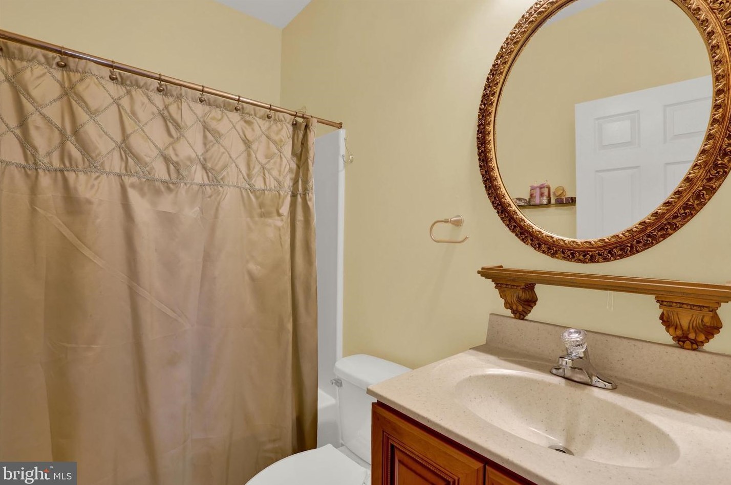 264 Willow Dr, Upper Makefield PA 18940-2447 exterior