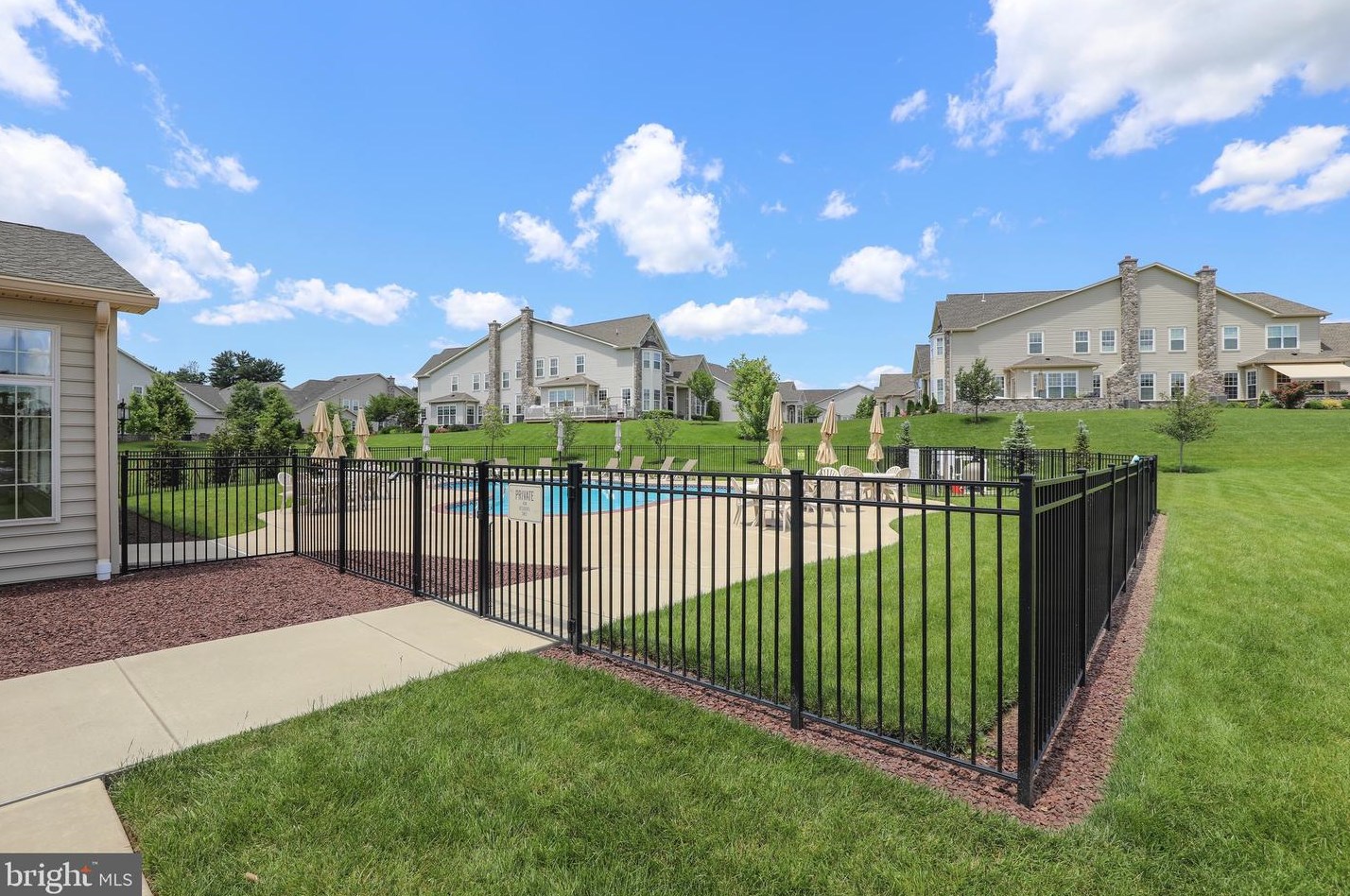 264 Willow Dr, Upper Makefield PA 18940-2447 exterior