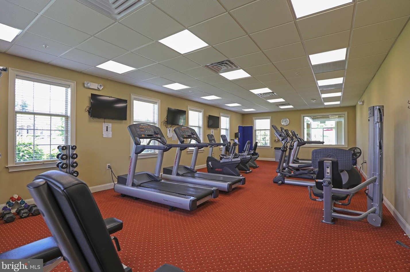 264 Willow Dr, Upper Makefield PA 18940-2447 exterior