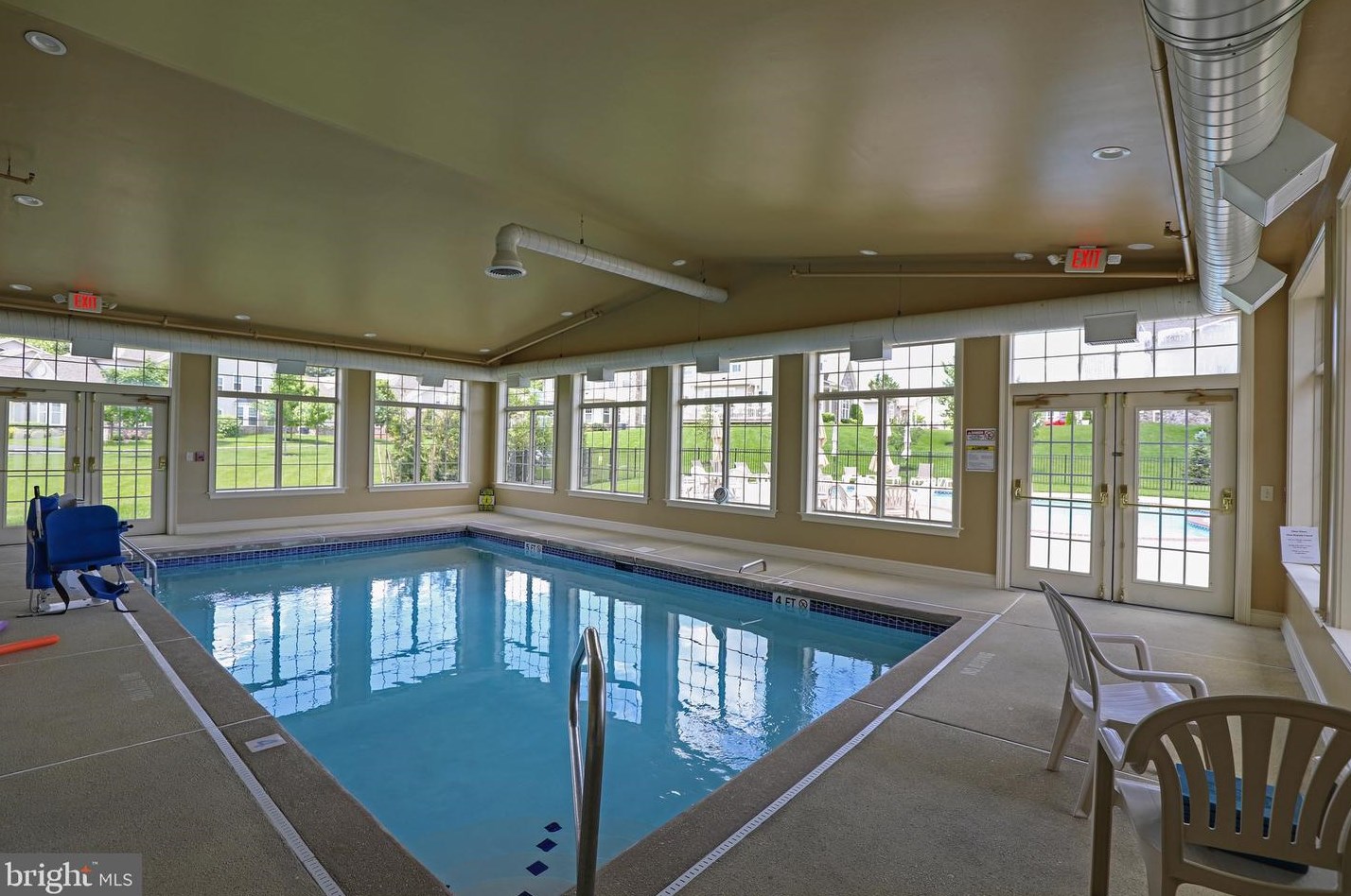 264 Willow Dr, Upper Makefield PA 18940-2447 exterior