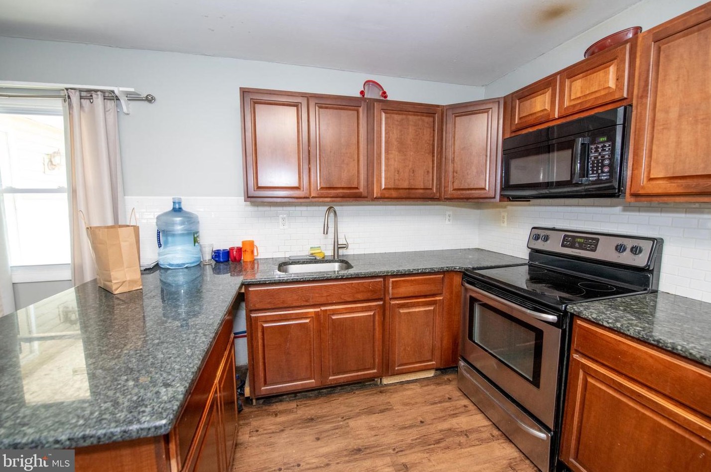 373 Stonybrook Dr, Levittown PA  19055-2015 exterior