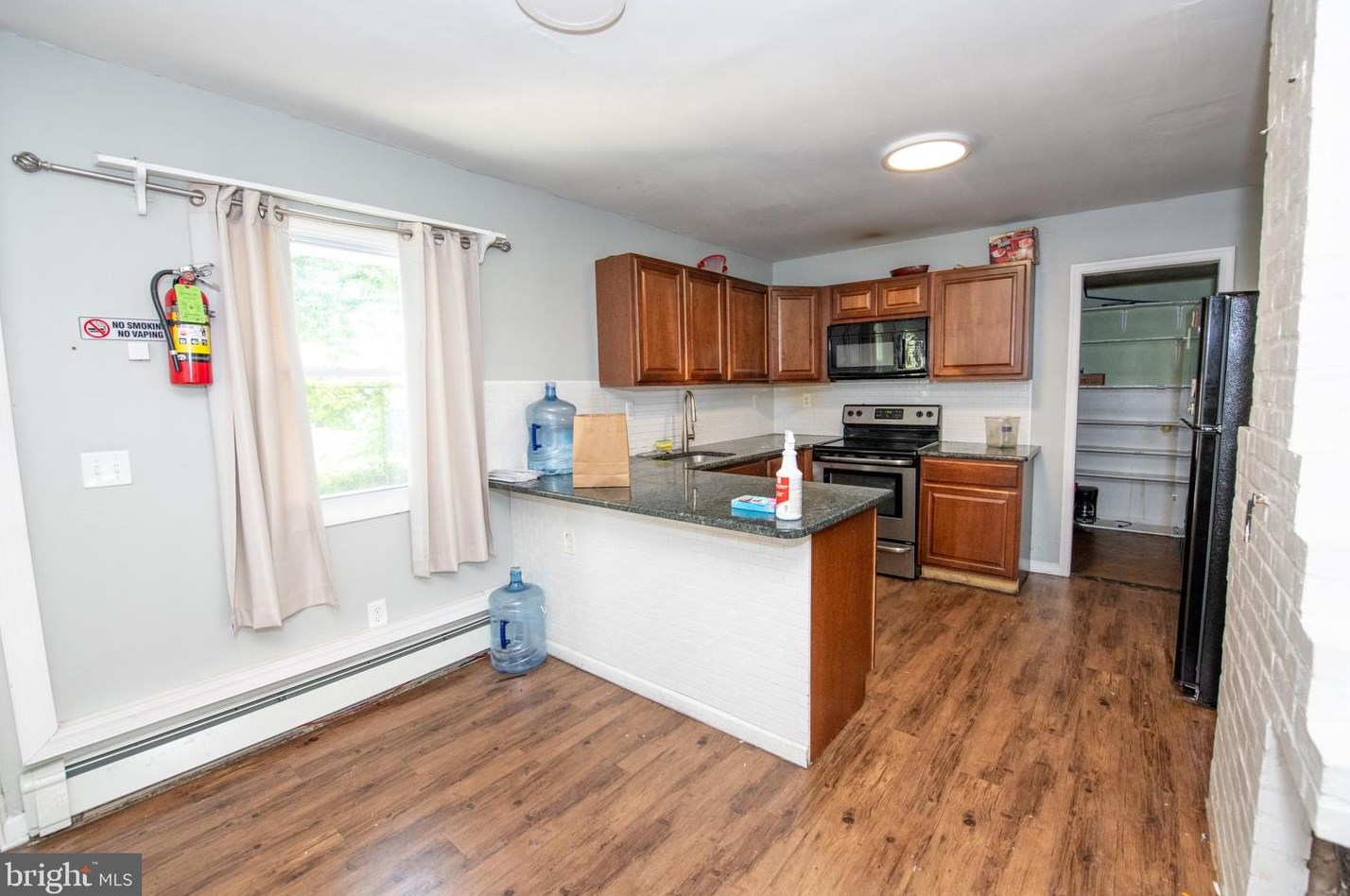 373 Stonybrook Dr, Levittown PA  19055-2015 exterior