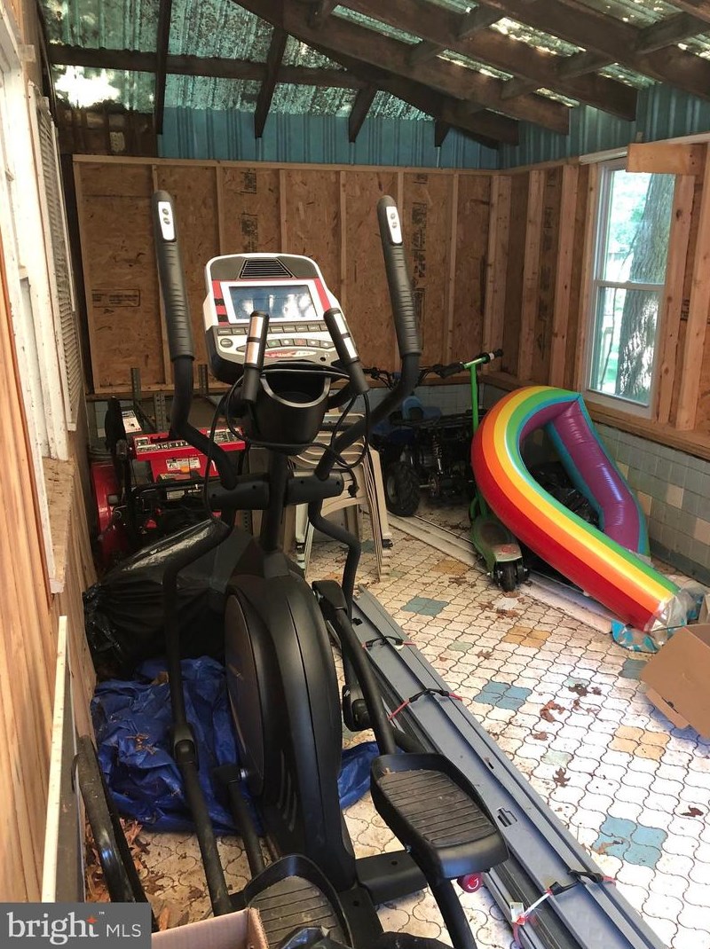 92 Penn Ln, Levittown PA 19054-2513 exterior