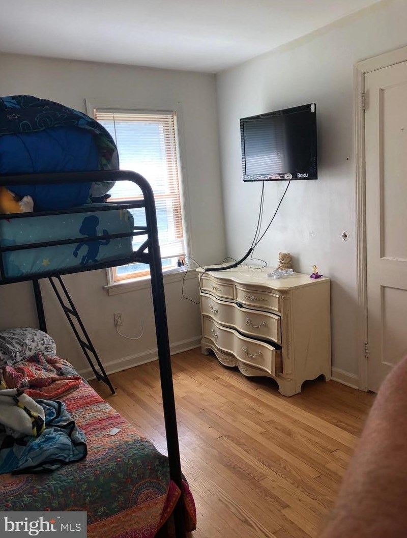 92 Penn Ln, Levittown PA 19054-2513 exterior