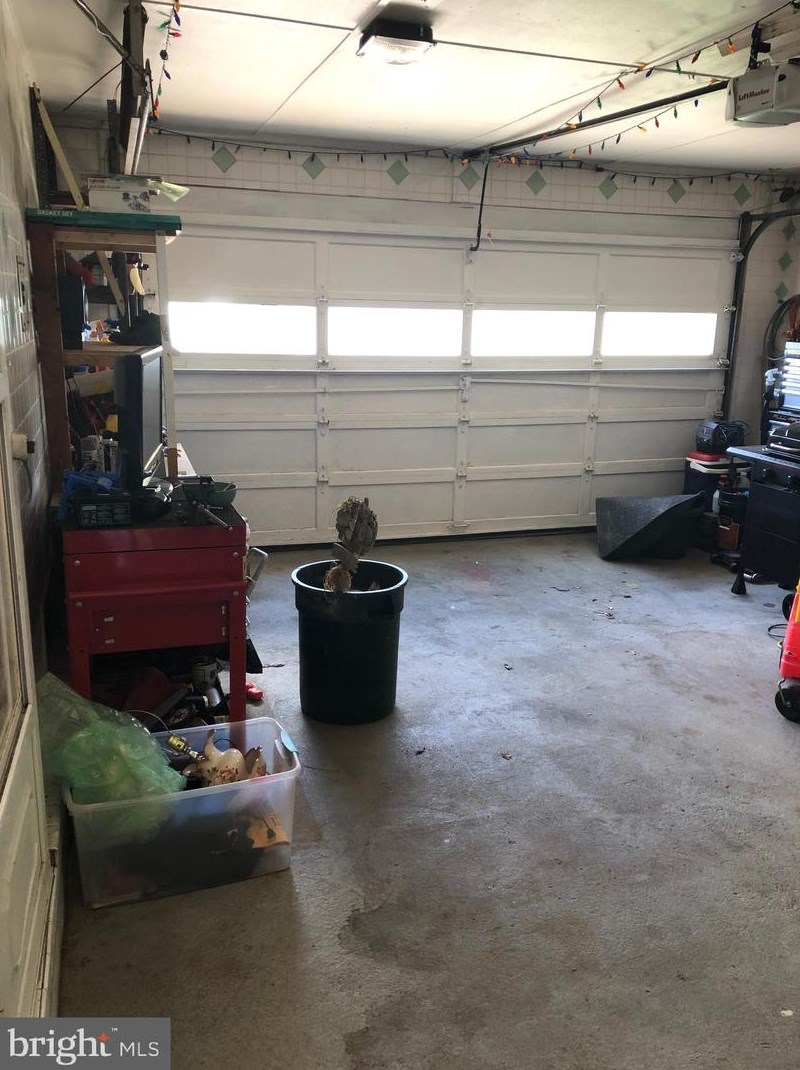 92 Penn Ln, Levittown PA 19054-2513 exterior