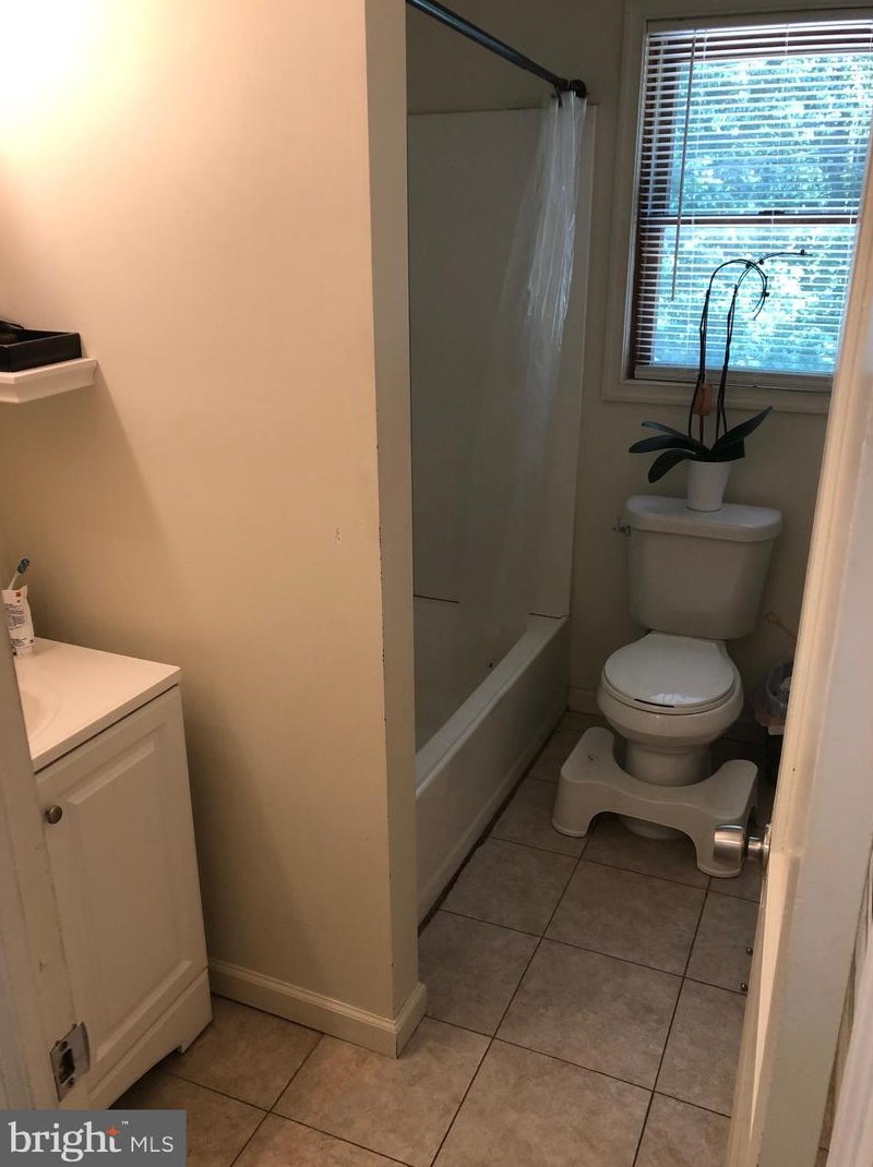 92 Penn Ln, Levittown PA 19054-2513 exterior