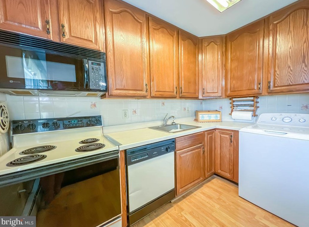 88 Kraft Ln, Levittown PA  19055-2412 exterior