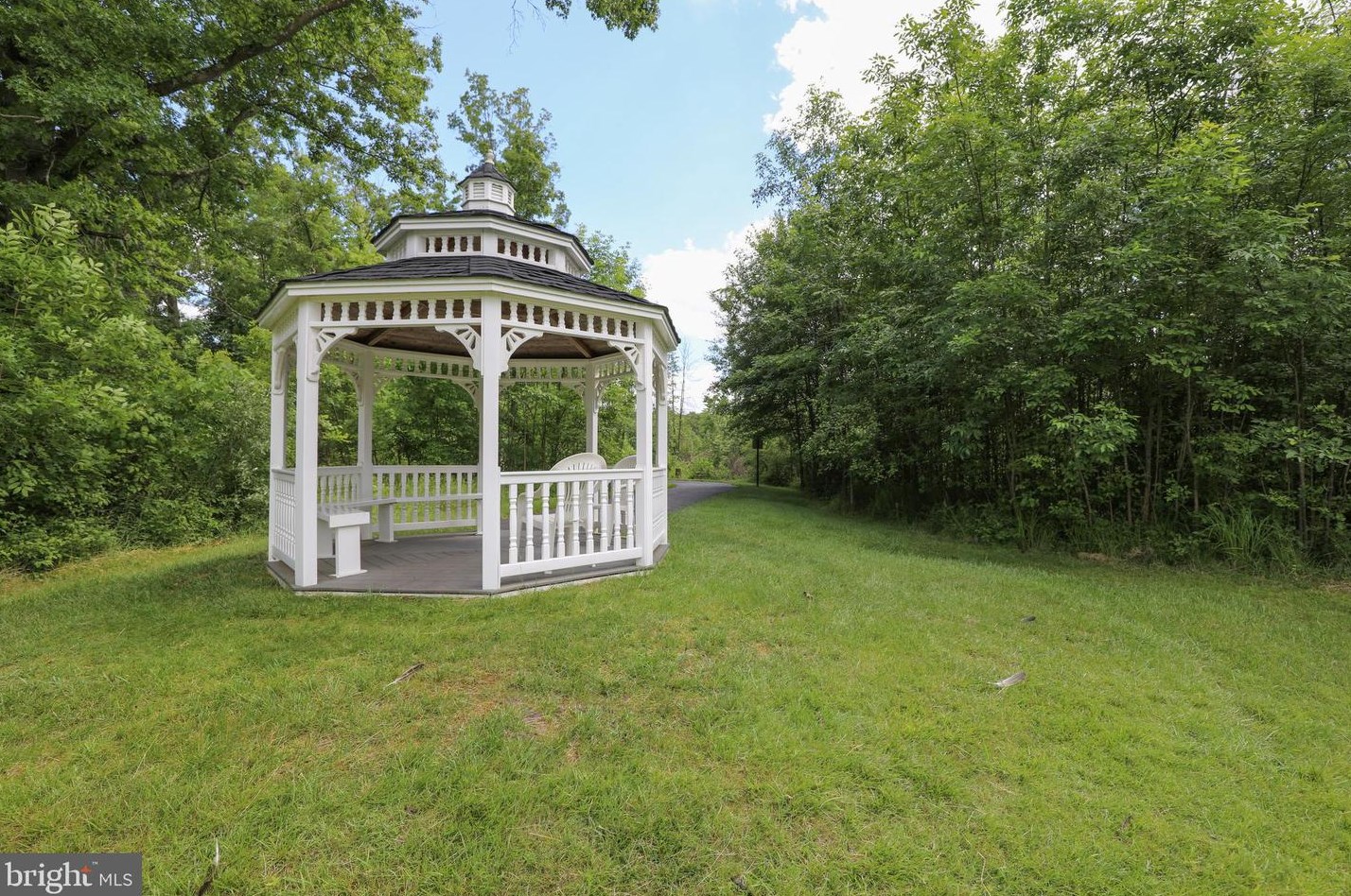 1138 Arbour Ln, Quakertown PA 18951-2861 exterior