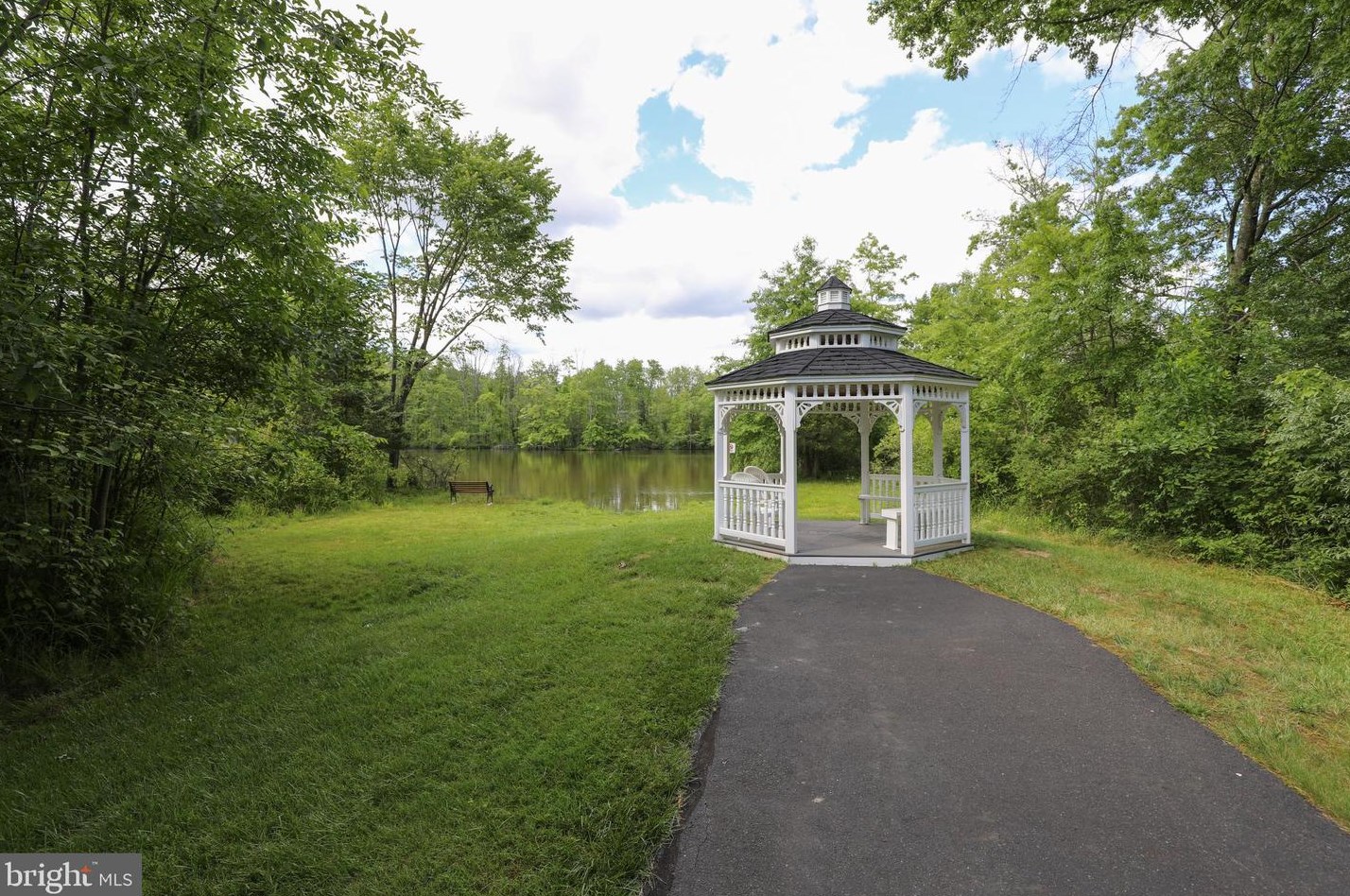 1138 Arbour Ln, Quakertown PA 18951-2861 exterior