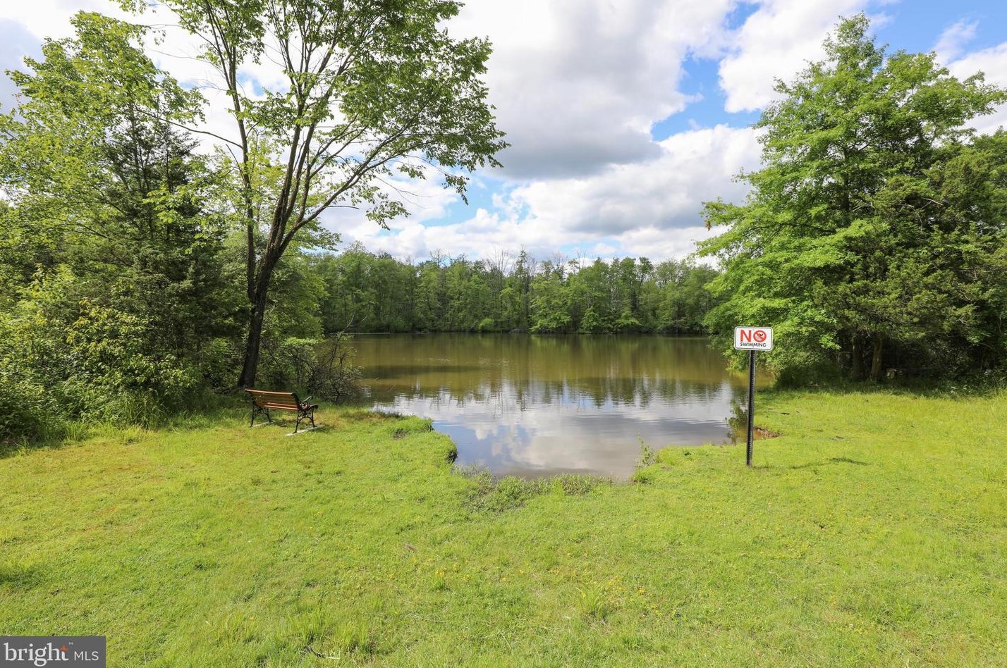 1138 Arbour Ln, Quakertown PA 18951-2861 exterior