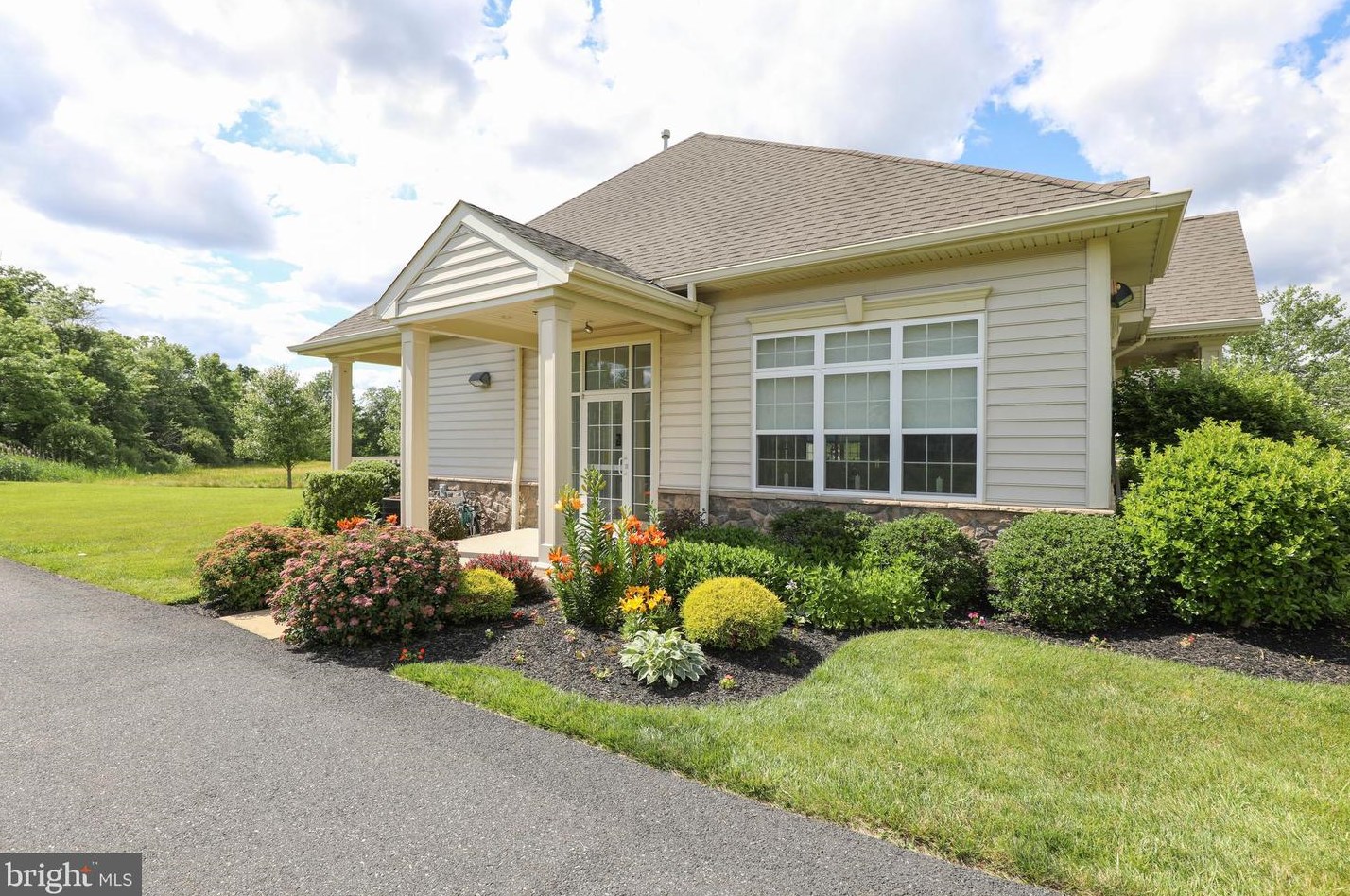 1138 Arbour Ln, Quakertown PA 18951-2861 exterior