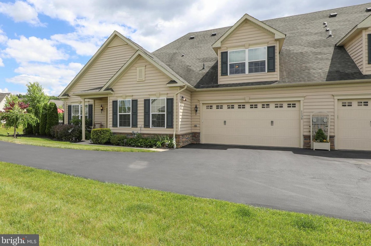 1138 Arbour Ln, Quakertown PA 18951-2861 exterior