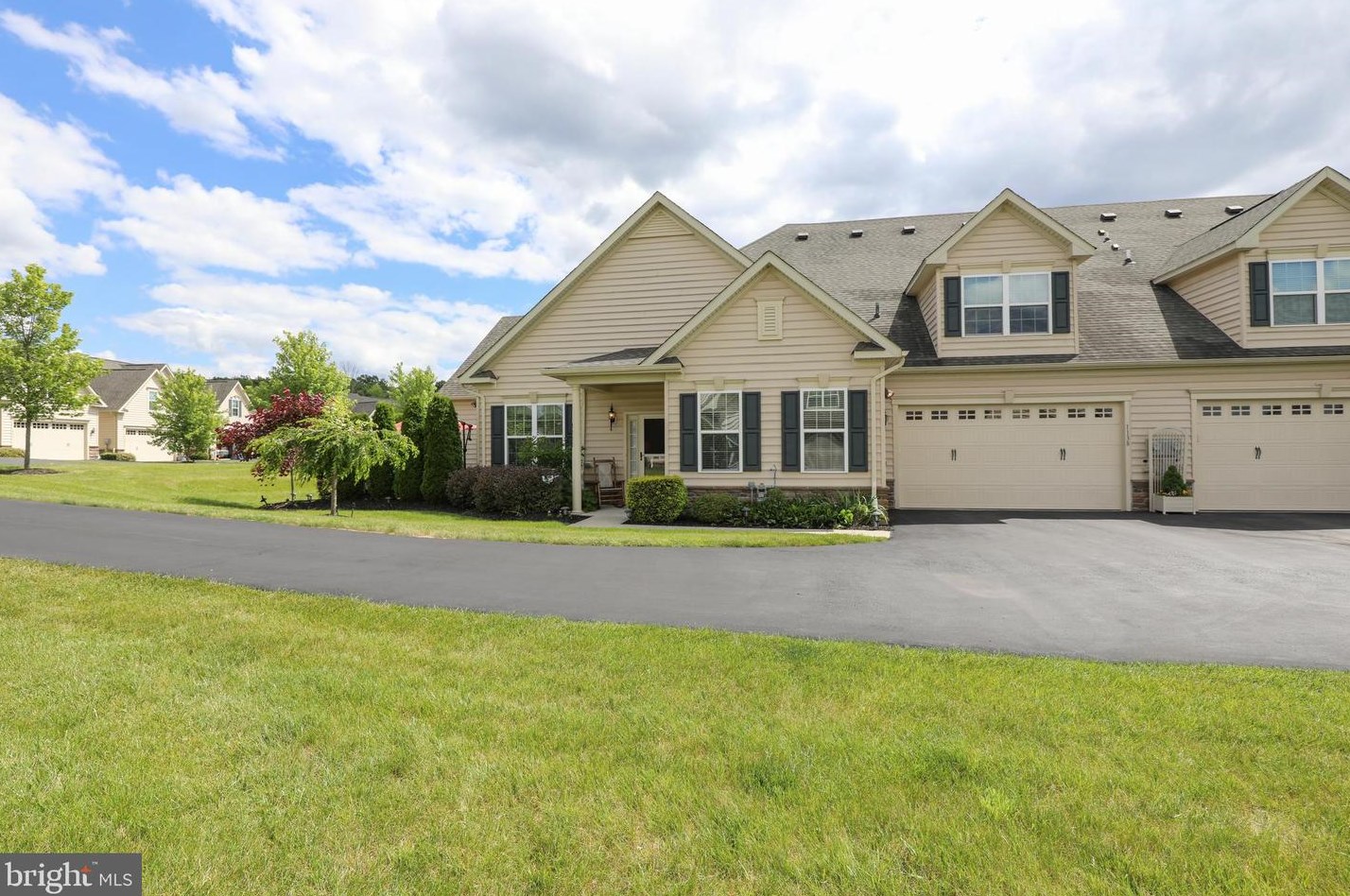 1138 Arbour Ln, Quakertown PA 18951-2861 exterior